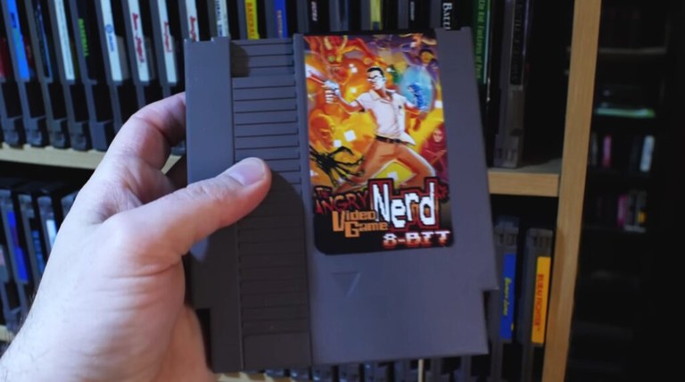 Avgns real 8 bit nes cartridge game will be launched next year and will be available: Those of a certain age must know that the famous AVGN (Taiwanese translation: Angry Gamer/Chinese translation: James the God of Spray) has curbed the frequency of violent videos in recent years