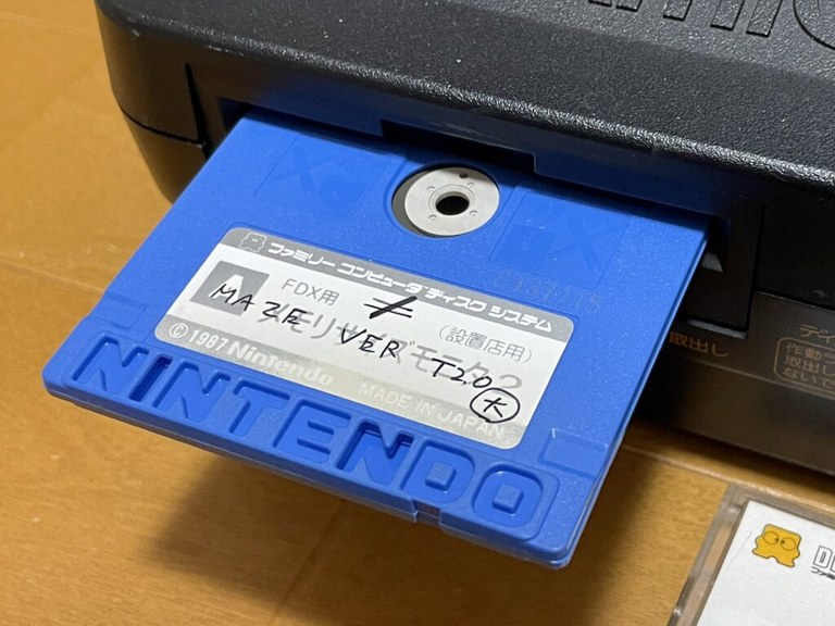 A collector dug out two red and white console disks from the garbage dump and they: The discovery comes from Junkya.Hassy, ​​a retro game collector and console restoration expert.