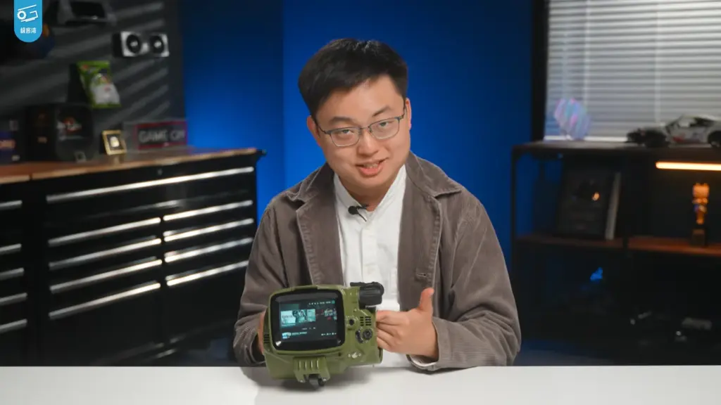 Geek Bay makes Pip-Boy a reality. Wrist computer: The Steam Deck motherboard is stuffed into a metal case. It